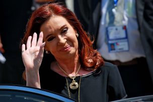 Kirchner enfrenta juicio por corrupción en medio de la campaña electoral argentina