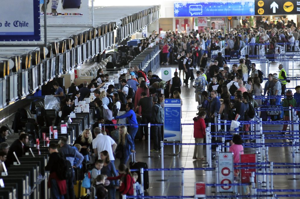 Tasas de embarque: ACHILA asegura que bajarán los pasajes aéreos