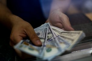 El dólar sigue zigzagueante experimenta una nueva alza este miércoles