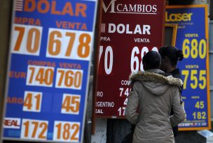 El dólar se dispara en medio de la crisis monetaria de Argentina