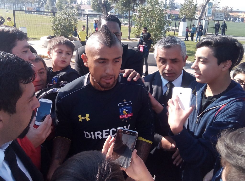 Arturo Vidal se volvió loco con el de gol de Lucas Barrios