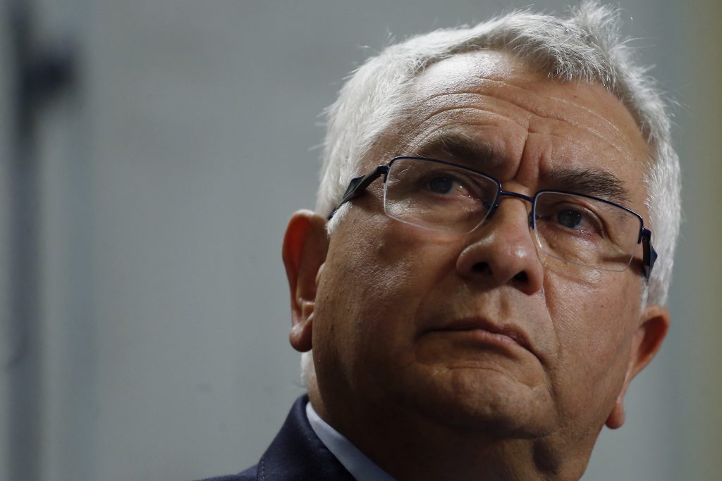 Ministro Paris defiende a Goic y arremete contra Jiles: “Es una diputada que se caracteriza por hablar puras insolencias”