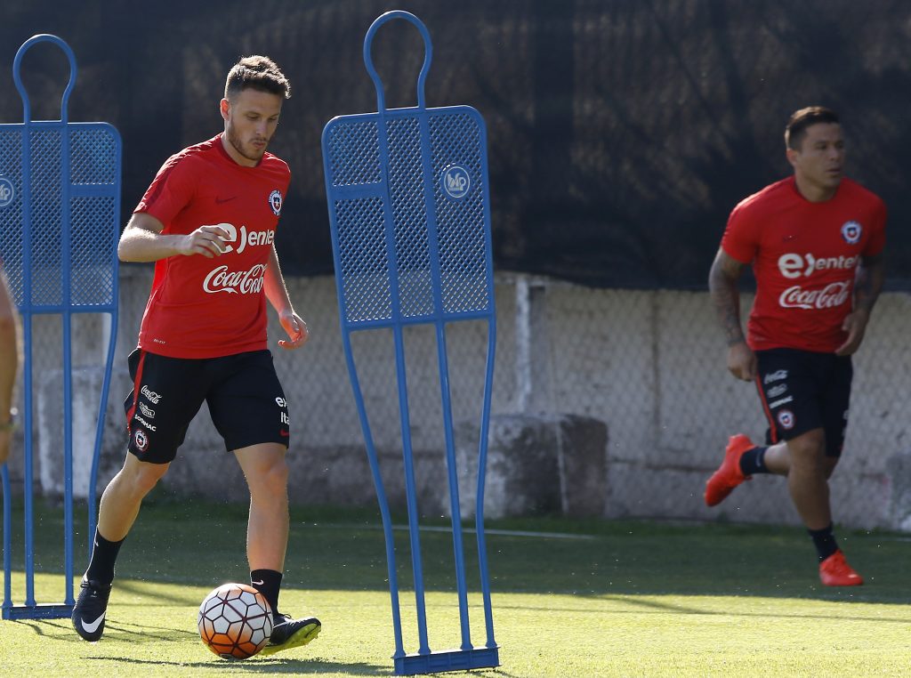 Henríquez llegó a Chile para volver a la U: “Estar en casa es una motivación más”
