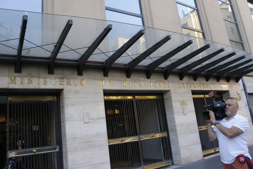 Buscan repatriar a uno de los chilenos fallecido en derrumbe de puente en Italia