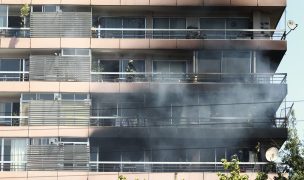 Incendio afectó a edificio de departamentos en la comuna de Las Condes