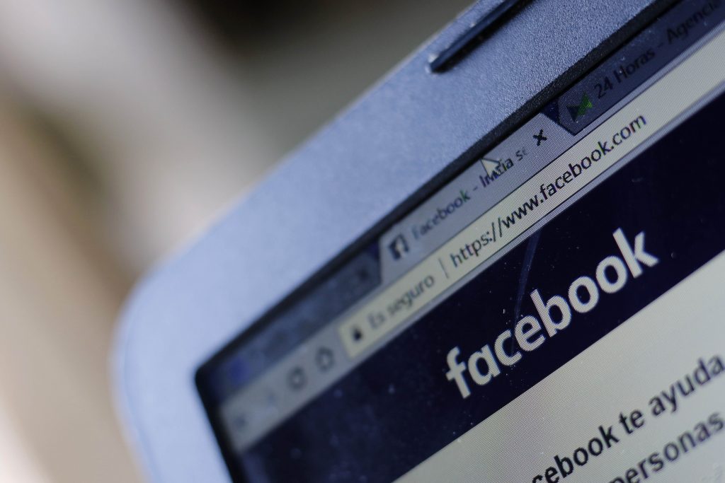 Usuarios de Twitter reportaron caída de Facebook