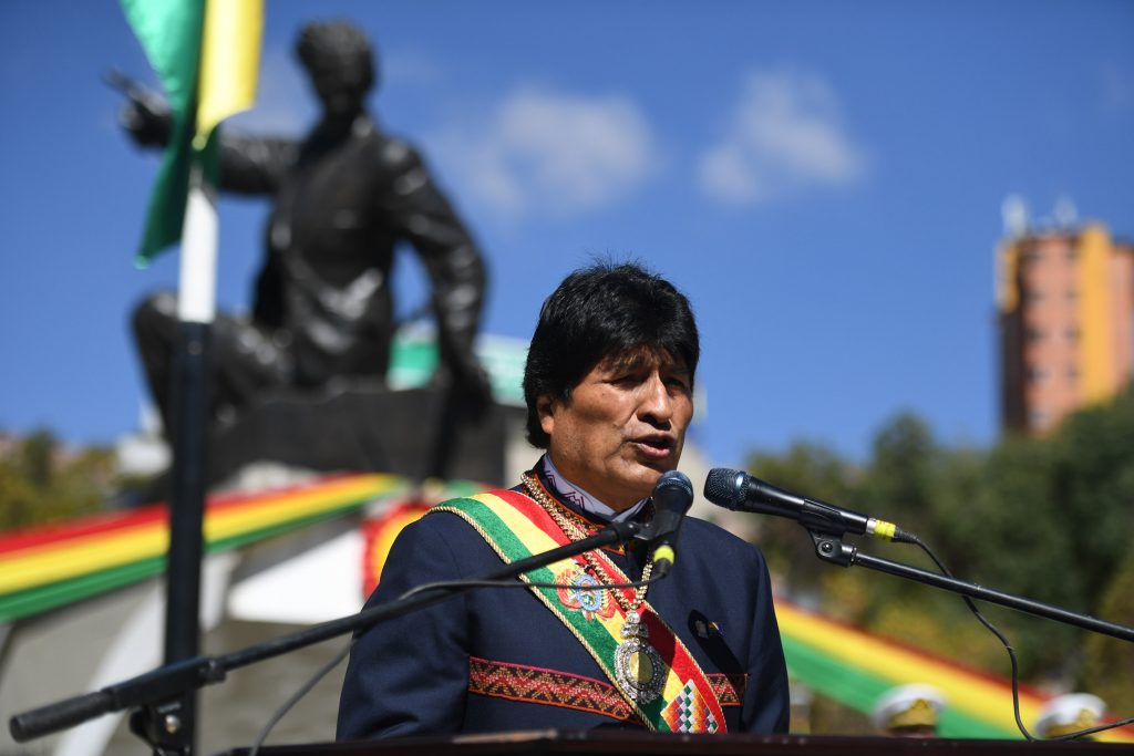 Aparecen la banda y medalla presidencial de Evo Morales