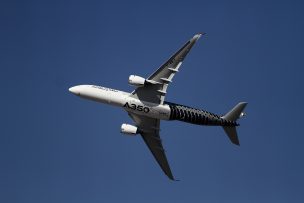 Voz anónima alertó falsa alarma de bombas en aviones en aeropuerto de Santiago