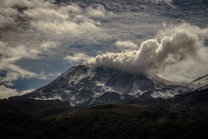 Nuevo pulso eruptivo en volcán Nevados de Chillán