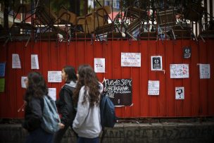 Apoderados del Liceo Javiera Carrera desmienten al municipio de Santiago