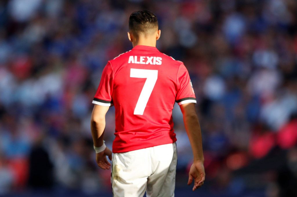 Alexis no convence a la prensa inglesa: “Es otro jugador que fracasa al mando de Mourinho”
