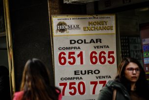 El dólar tiene una nueva jornada al alza y ya ha subido 10 pesos esta semana