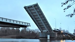 El Puente Cau Cau sólo podrá ser utilizado por vehículos livianos y peatones