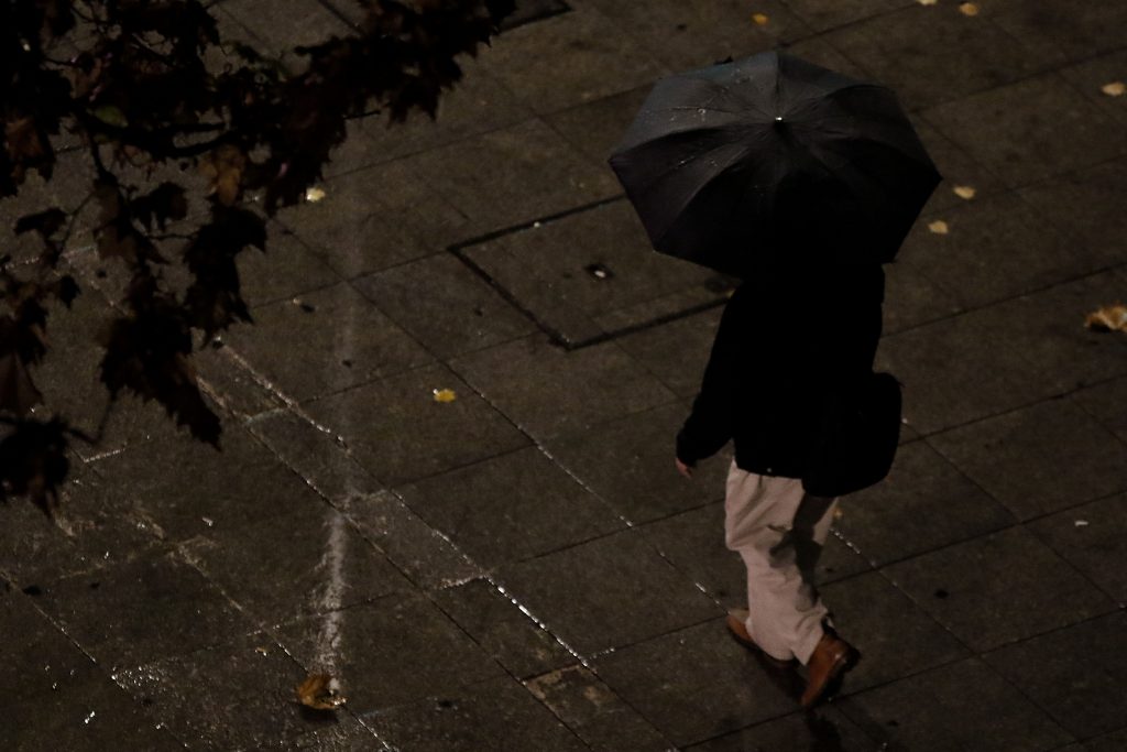 Anuncian lluvia para la noche de este lunes en la RM