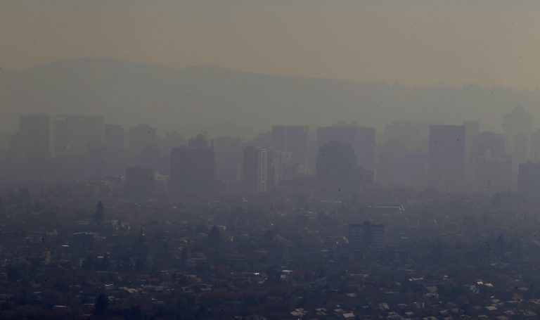 Decretan preemergencia ambiental para este lunes en la Región Metropolitana