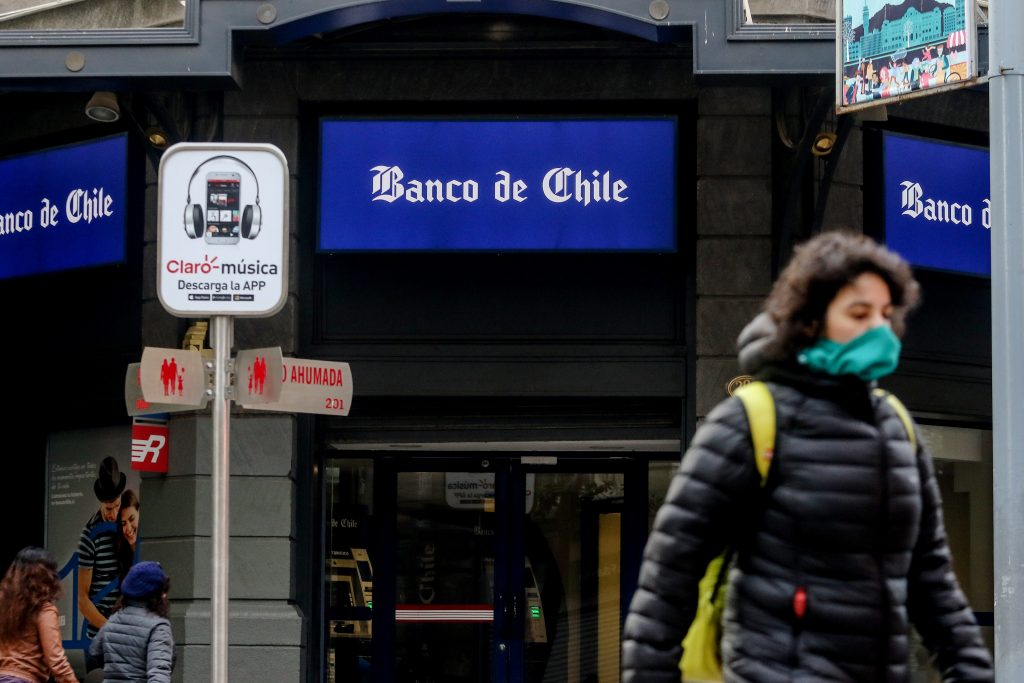 Policía de Hong Kong arresta a hombre por ciberataque al Banco de Chile