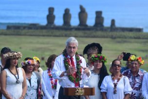 Presidente firma proyecto para reemplazar nombre de Isla de Pascua