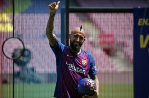 Arturo Vidal juega al misterio en el Barcelona