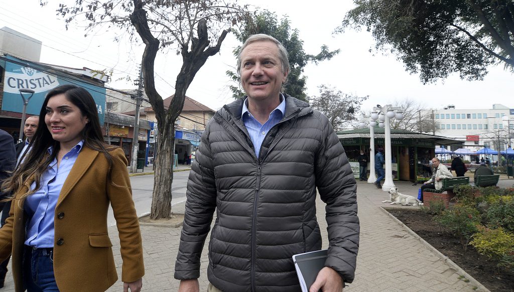 Kast se reúne con alcalde de Quilpué por toque de queda a adolescentes