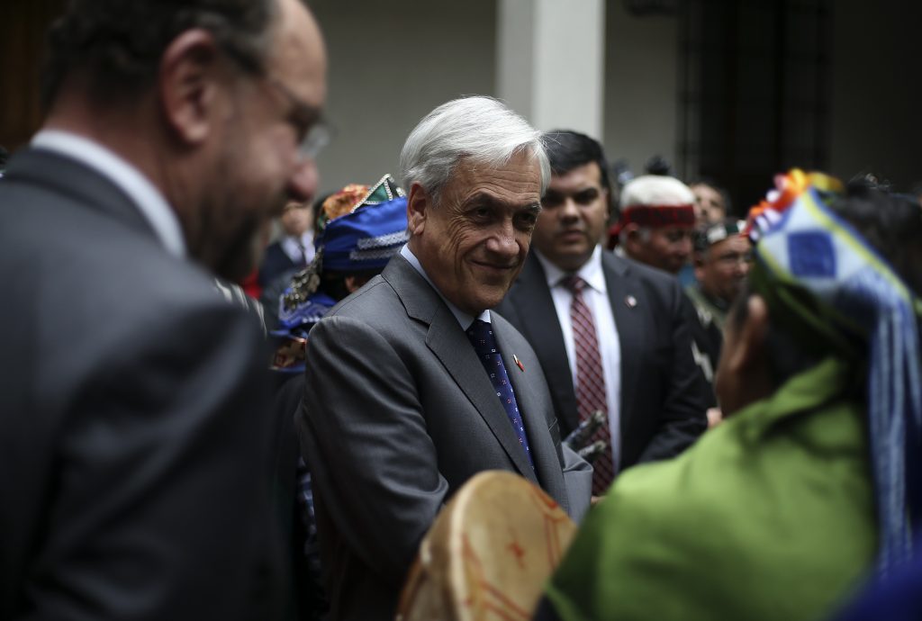 Piñera viaja a Colombia a despedida de Presidente Santos