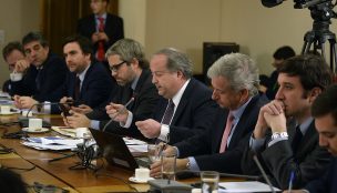 Gobierno se abre ala opción de aumentar el salario mínimo a $300 mil