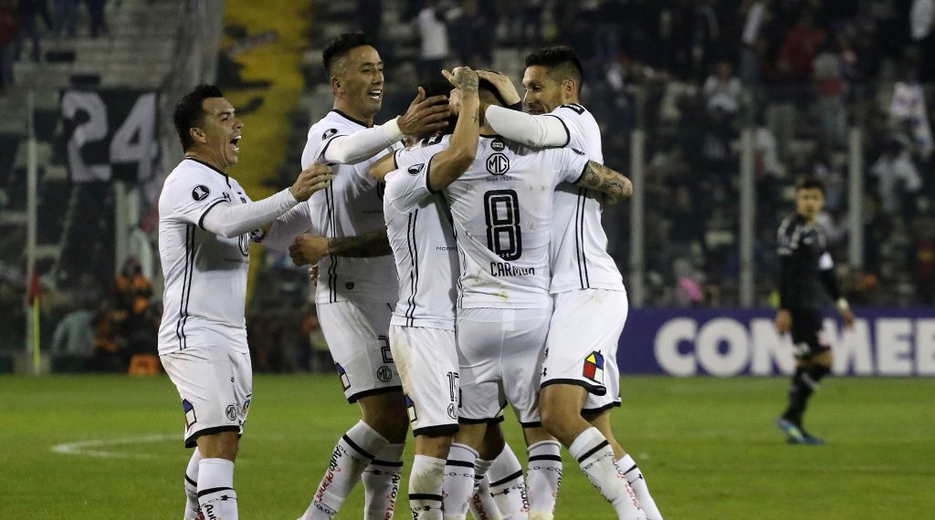 Colo Colo tuvo monumental regreso a 8° de la Copa con triunfo ante Corinthians