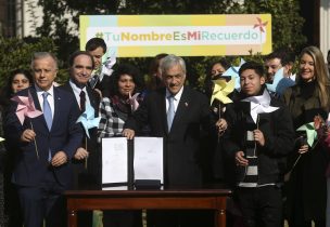 Piñera firma proyecto de ley para registrar nombres de hijos no nacidos