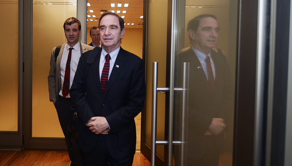 Larraín: “No pueden invadir la esfera de acción de los Tribunales de Justicia”