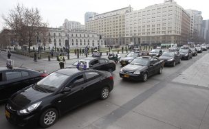 Más de mil colectiveros marcharon por la capital en protesta por Ley de Uber