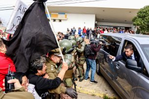 Piñera llega a Quintero en medio de protestas