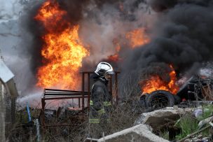 Investigarán incendio en el acopio de neumáticos en Maipú