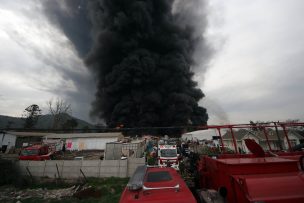 Suspenden clases en Liceo aledaño a mega incendio en Maipú