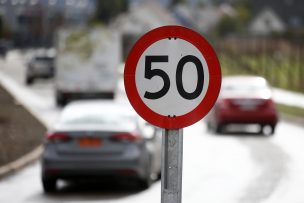 Municipios llaman a respetar nuevo límite de velocidad urbana de 50 km/h