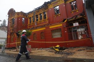 Incendio destruyó el Club de Infantes de Marina en Viña del Mar