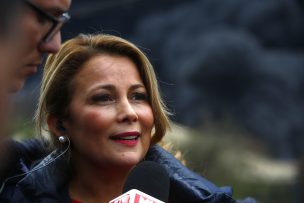 Cathy Barriga acusa a manifestantes por incendio y fiscalía inicia investigación