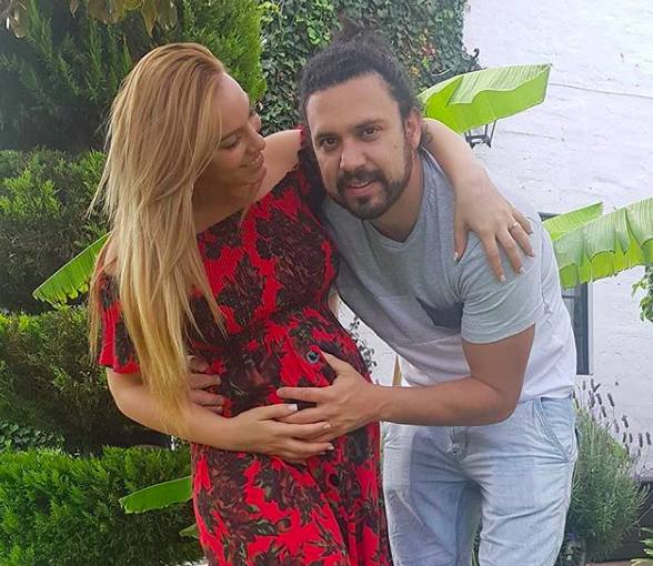 Vestida de novia y no se estaba casando. Así se lució Melina Figueroa en un inusual video