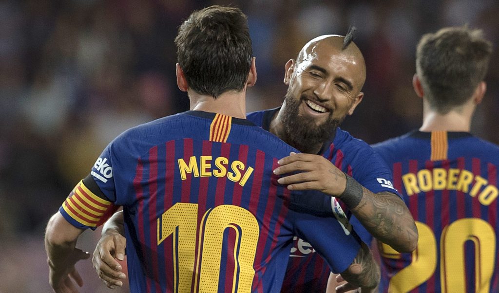 Prensa catalana está encandilada por el “flechazo del Camp Nou con Arturo Vidal”