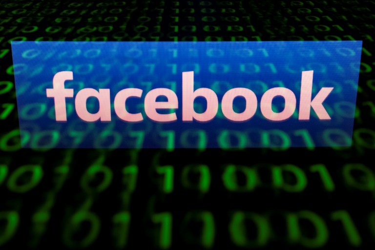Usuarios de Facebook reportan caída de la red social