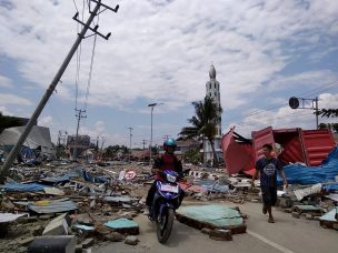 El terremoto y tsunami en Indonesia aumenta cifra de fallecidos a 832