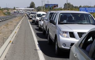 ¡Ojo! Ruta 5 Sur presenta enorme atascamiento vehicular por masiva salida de santiaguinos