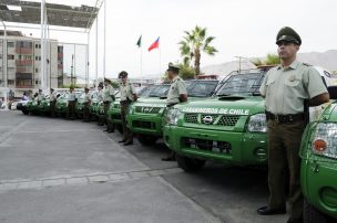 Carabineros se reúnen con ciudadanos fuera de los Starbucks