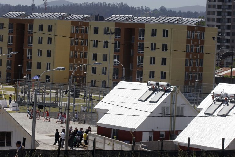 Avanza proyecto que prohíbe acceso a beneficio habitacional a quienes se tomen viviendas sociales