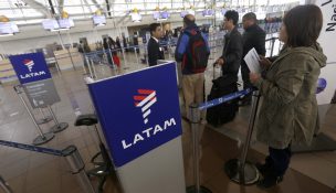 Latam canceló todos sus vuelos desde y hacia Argentina para este martes