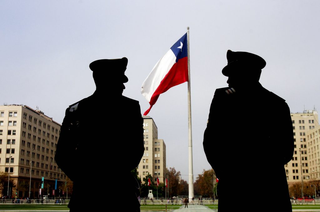 Decretan prisión preventiva para 2 carabineros acusados de tráfico de drogas