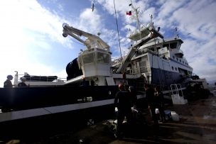 Con éxito se realizó primera descarga de salmones muertos desde el Seikongen