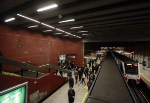 Metro de Santiago restableció totalmente el servicio en la Línea 1