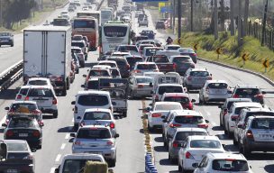 Aumenta flujo de vehículos que este viernes abandonan la Región Metropolitana