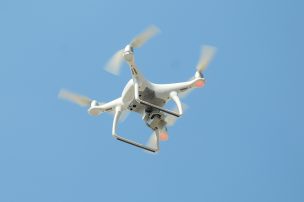 DGAC autorizó más de 1.700 permisos para manejar drones en dos años