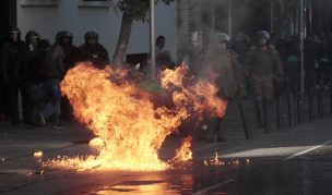 Carabinero agredido con bomba molotov afirmó que protegió a un alumno