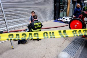 Bomberos cercan hostal en Providencia por posible contaminación con cianuro